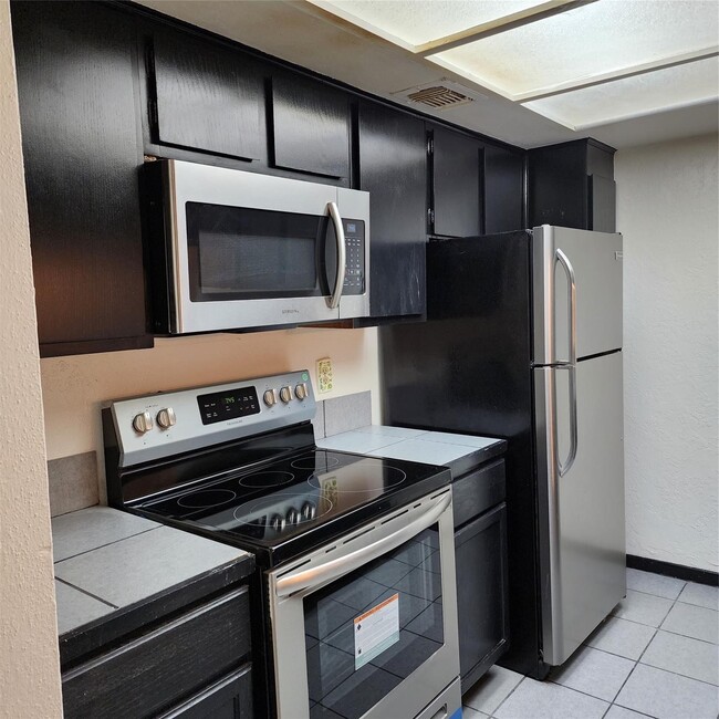 Building Photo - 2814 S Bartell Dr