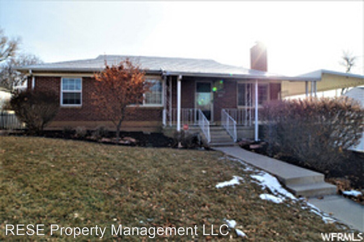 Foto principal - 4 br, 2 bath House - 2548 E Commonwealth A...