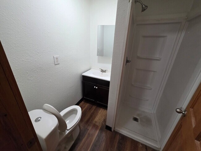 Foto del edificio - 170 N Main St