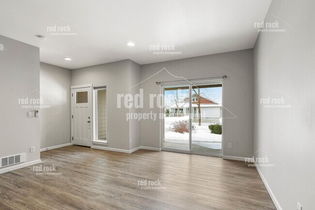 Foto del edificio - 1710 N Willamette Rd
