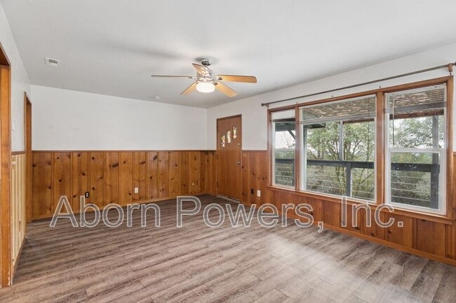 Building Photo - 1800 Tyrrel Ln