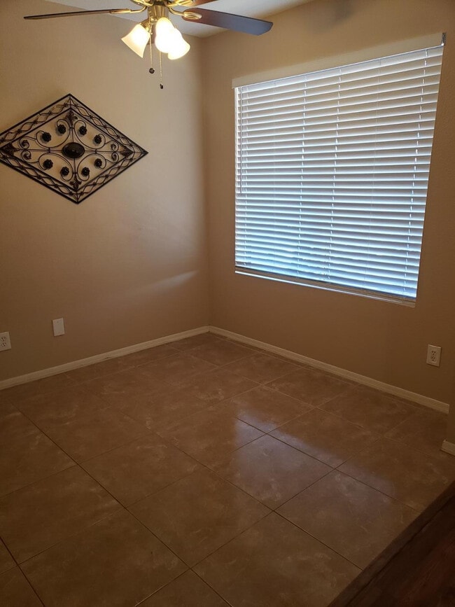 Foto del edificio - 9626 W Mountain View Rd
