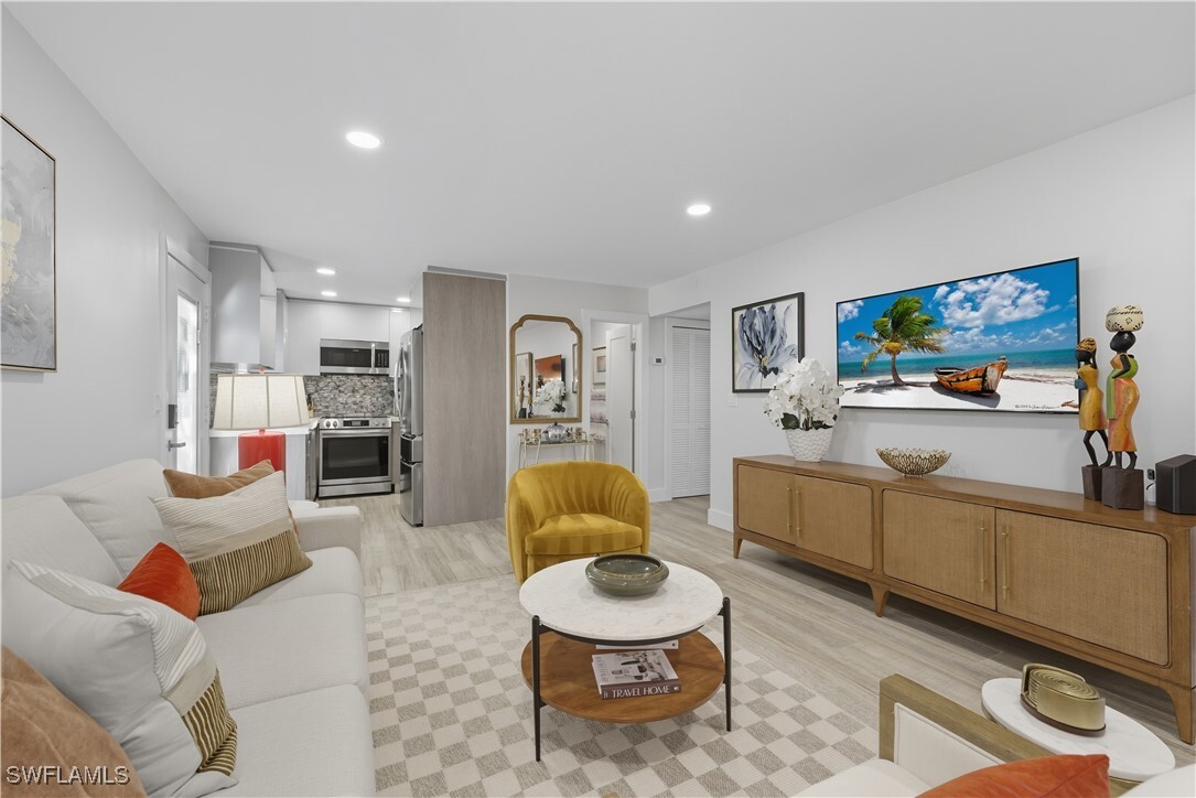 Foto principal - 609 12th Ave S