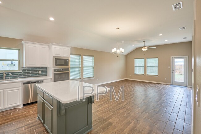 Foto del edificio - 2506 Cove Real Dr