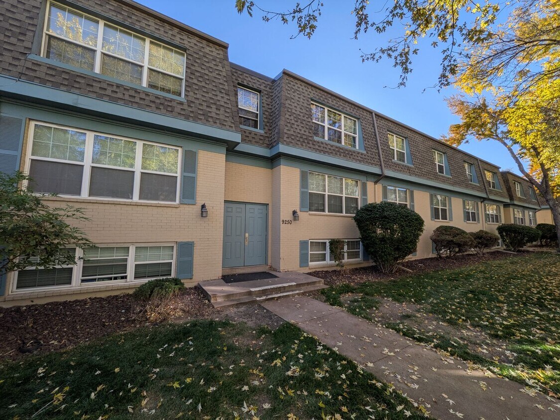 Foto principal - 3 Bedroom 1.5 Bathroom Hampden Neighborhood Townhome