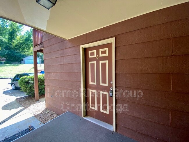 Building Photo - 305 Valley View Ave