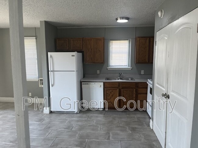 Building Photo - 4807 S 27th W Ave