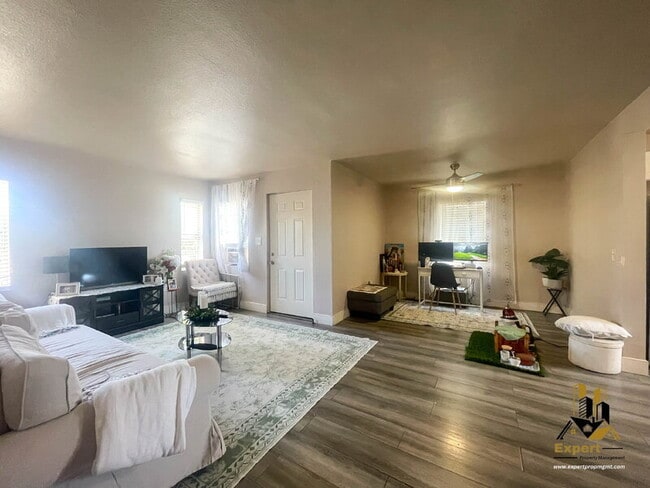 Foto del edificio - 3445 Belden St