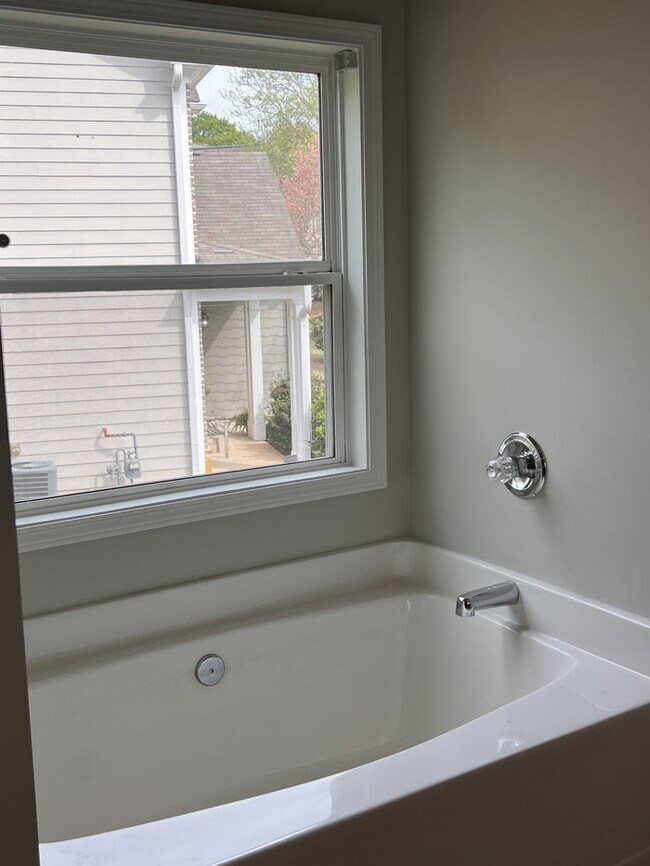 Building Photo - 4745 Stonehaven View