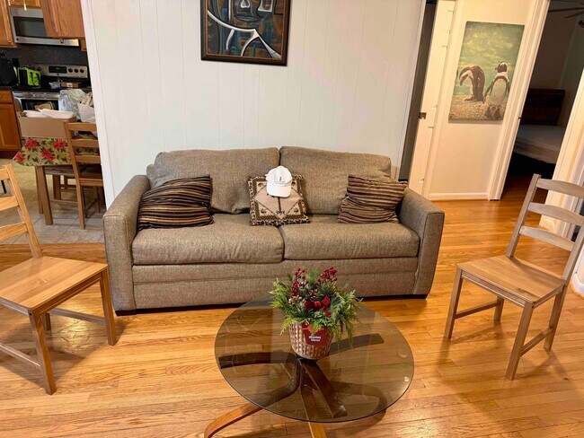 Sala de estar - 9100 51st Ave