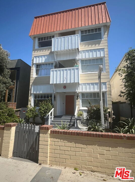 Foto del edificio - 30 Dudley Ave