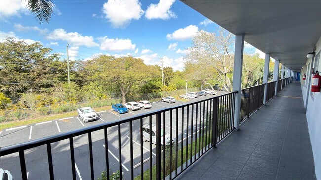 Building Photo - 12500 SW 5th Ct