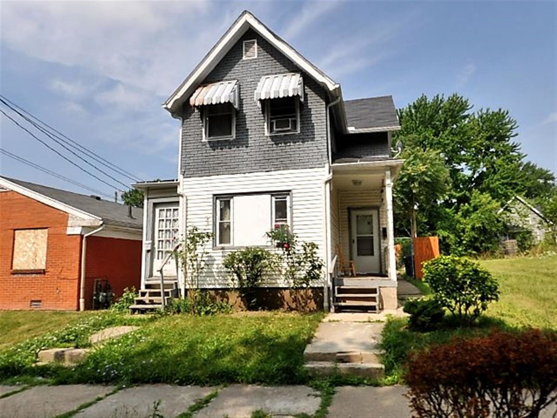 Primary Photo - 170 Gibbons St