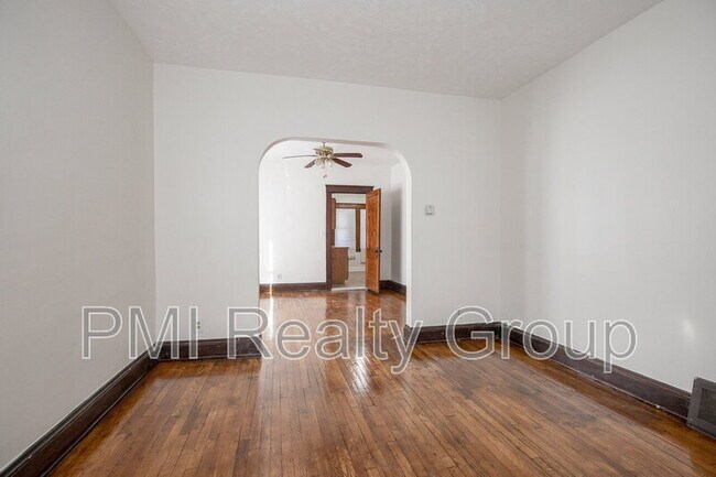 Foto del edificio - 2936 E 128th St