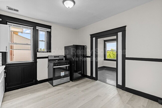 Foto del edificio - 4301 S 38th St