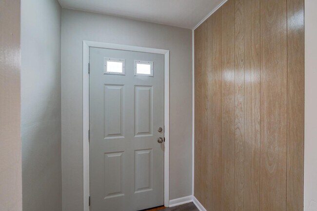 Foto del edificio - 109-115 Ridge Dr - 111 Ridge Dr