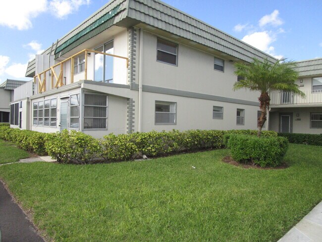 rear - 208 Flanders Dr