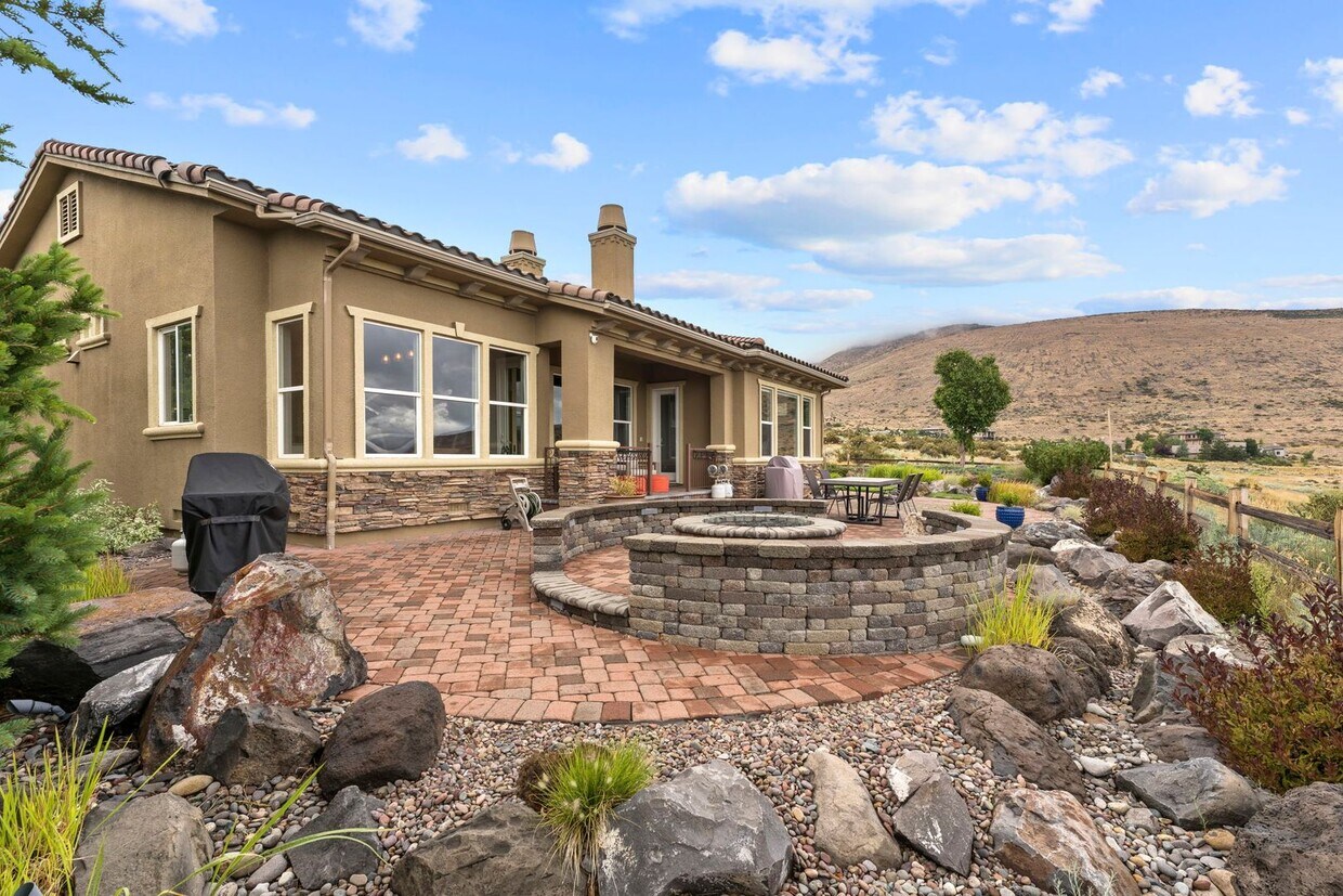 Primary Photo - Beautiful Home in ArrowCreek!