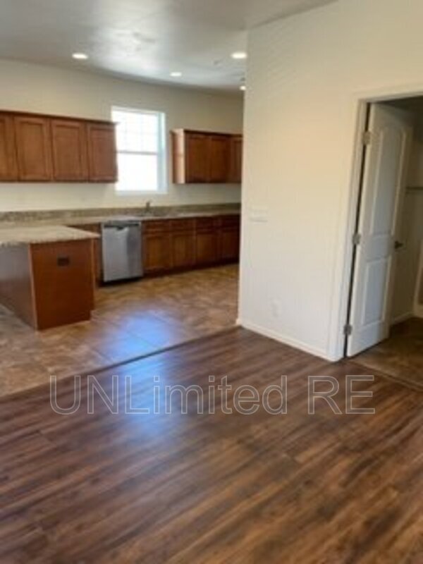 Foto del edificio - 2443 W Pikes Peak Dr