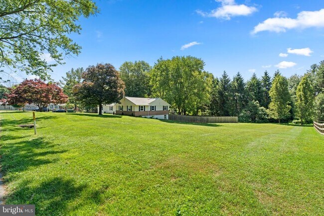 Foto del edificio - 14906 Dunstan Ln