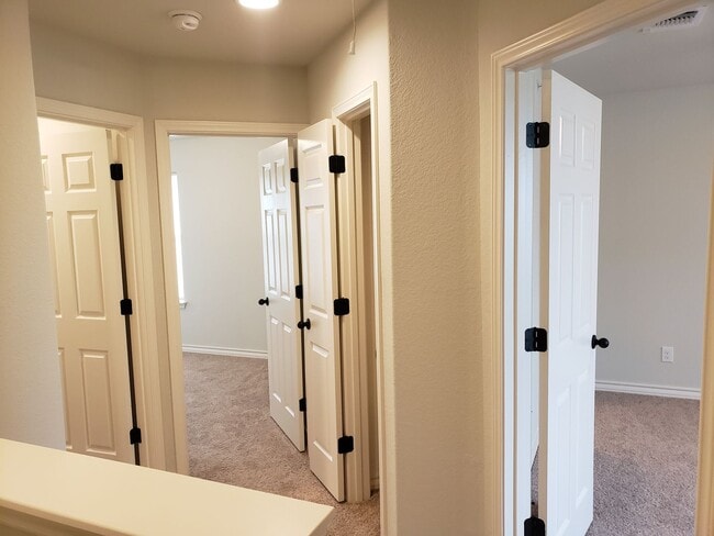 Foto del edificio - Town home for rent