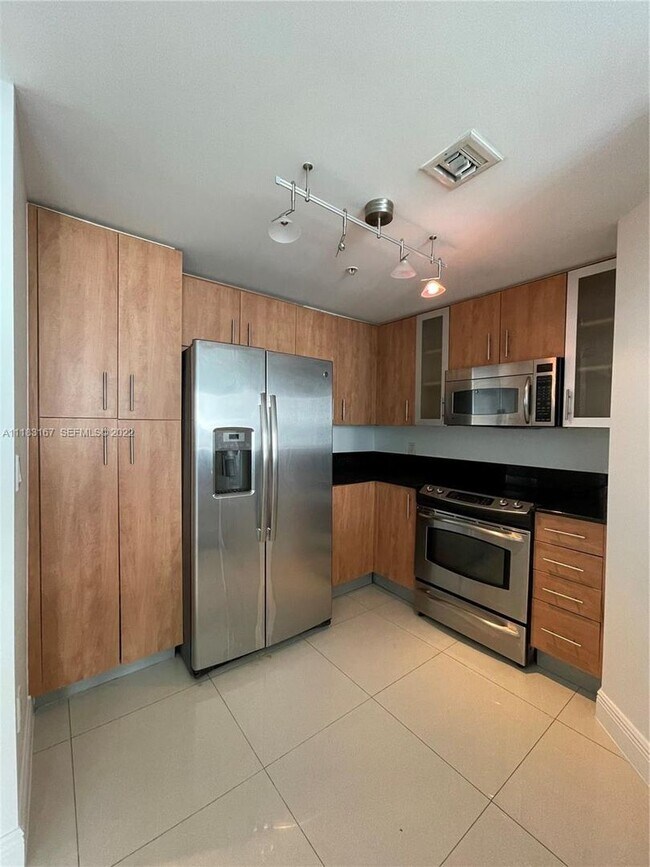 Building Photo - 7900 Harbor Island Dr