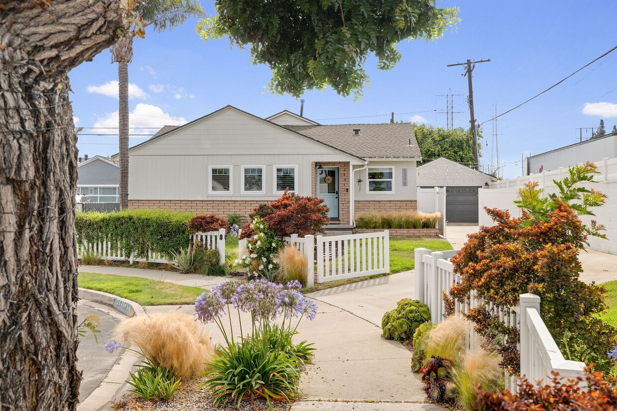Foto principal - BEAUTIFULLY REMODELED, BRIGHT & AIRY, WEST...