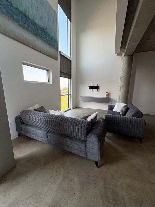Foto del edificio - Oversized Loft With Downtown Views