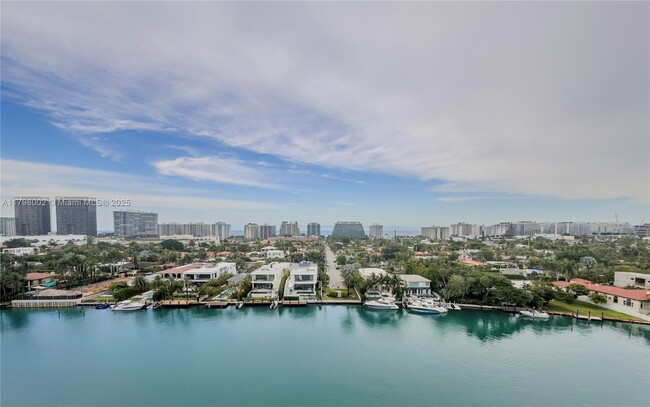 Foto del edificio - 9261 E Bay Harbor Dr