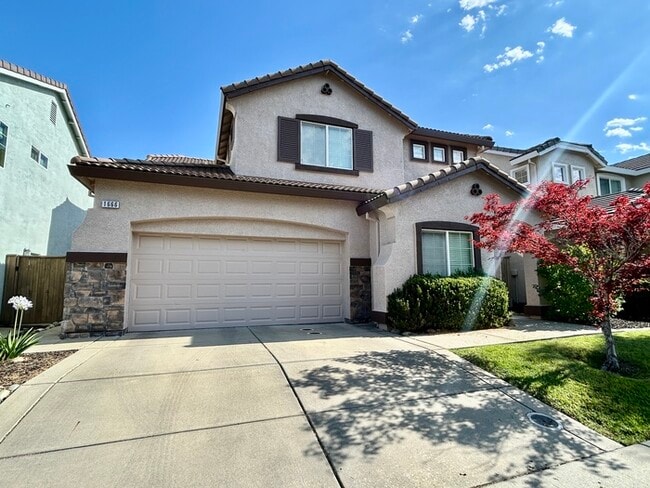 Building Photo - Beautiful 3 Bedroom 2.5 Bathroom in Gated ...