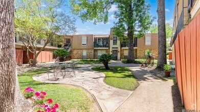 Building Photo - 2100 College Dr