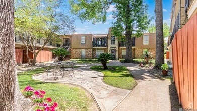 Building Photo - 2100 College Dr