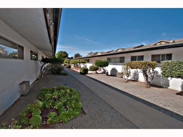Building Photo - Los Patios Apartments