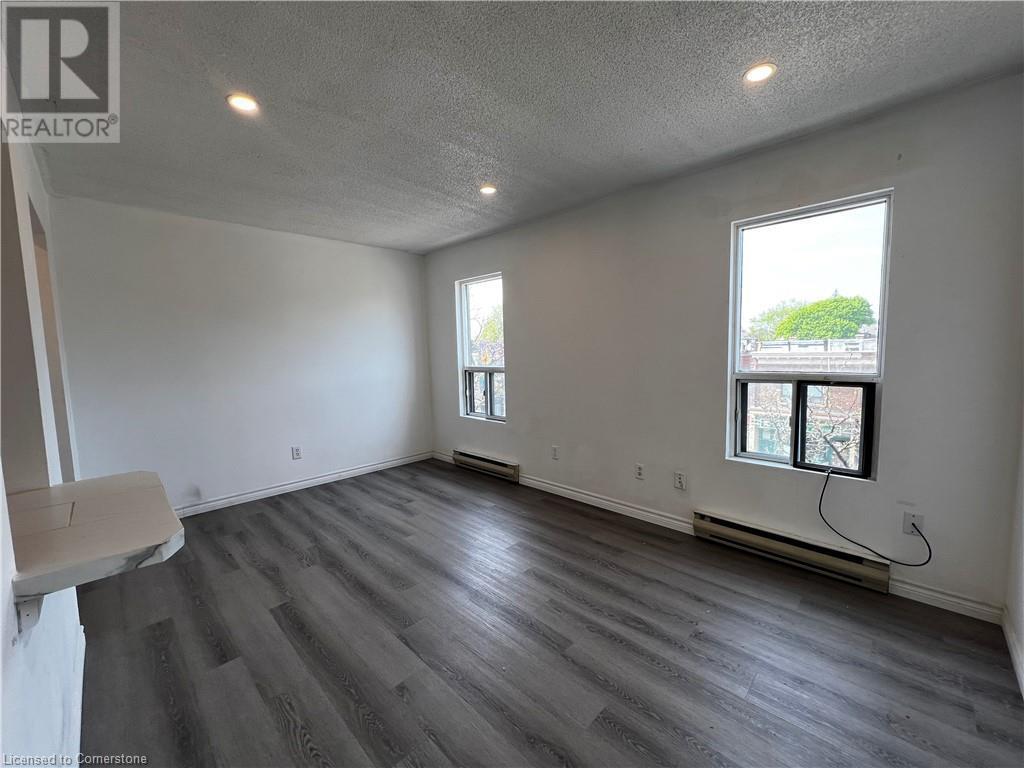 Photo principale - 102 Greensides Ave