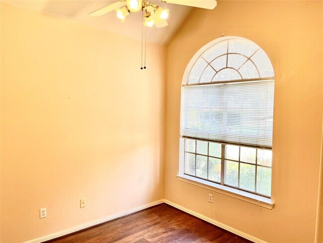 Building Photo - 8503 Raybluff Ln