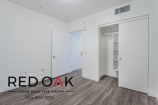 Foto del edificio - 2880 James M Wood Blvd