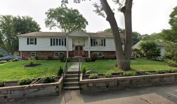 Primary Photo - 215 Shand Ave