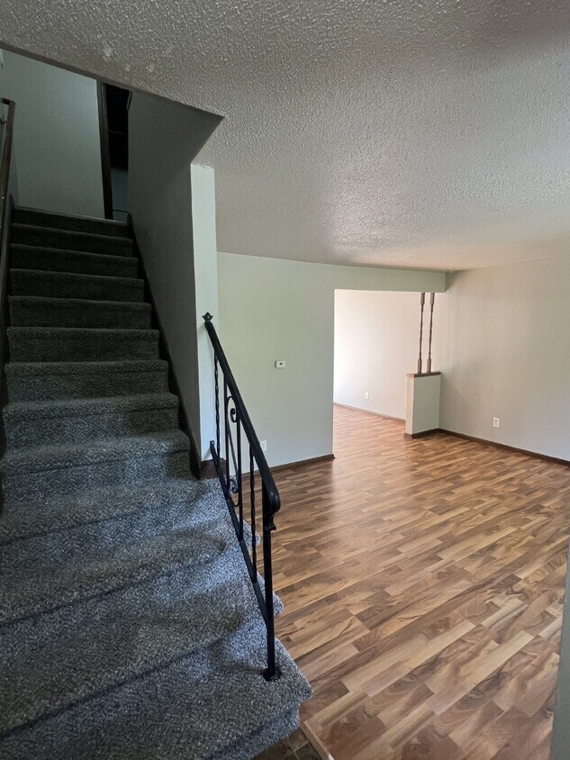 Primary Photo - 2 Bedroom Duplex on South Side of Des Moin...