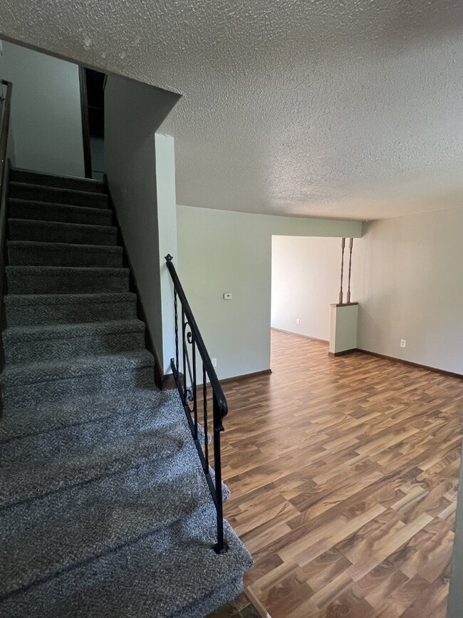 Building Photo - 33 Pleasant View Dr