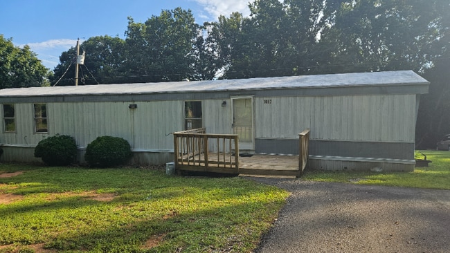 Building Photo - 1087 Hibiscus Rd