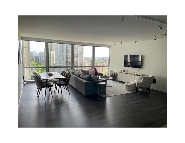Foto del edificio - 340 W Diversey Pkwy