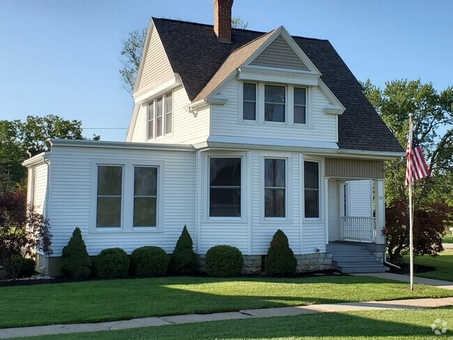 Building Photo - 707 Dewitt Ave