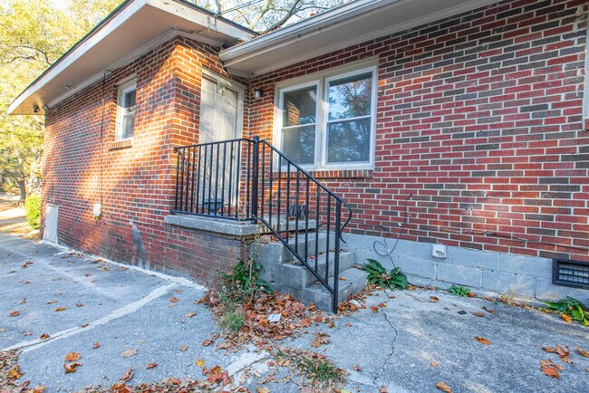 Building Photo - 655 Elinor Place - Unit B - Atlanta, GA 30318