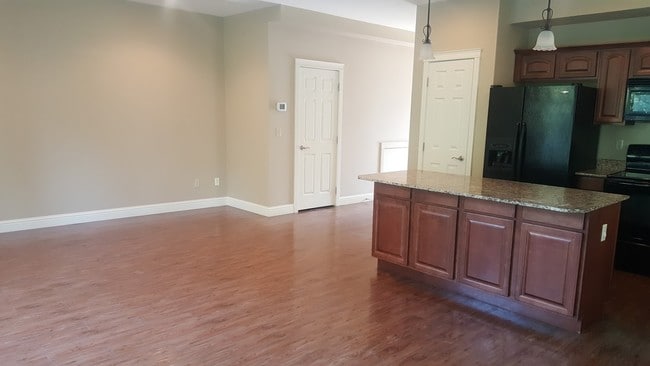 Foto del edificio - 560 SW State St