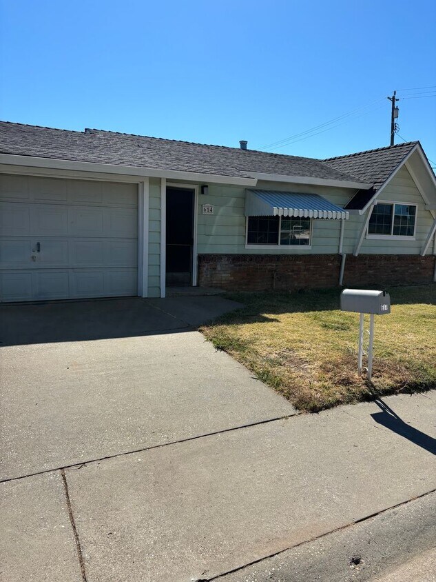 Foto principal - 2 B/R 1 BA House in Wheatland AVAILABLE NOW
