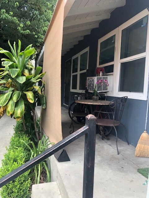 Foto del edificio - 452 E Angeleno Ave