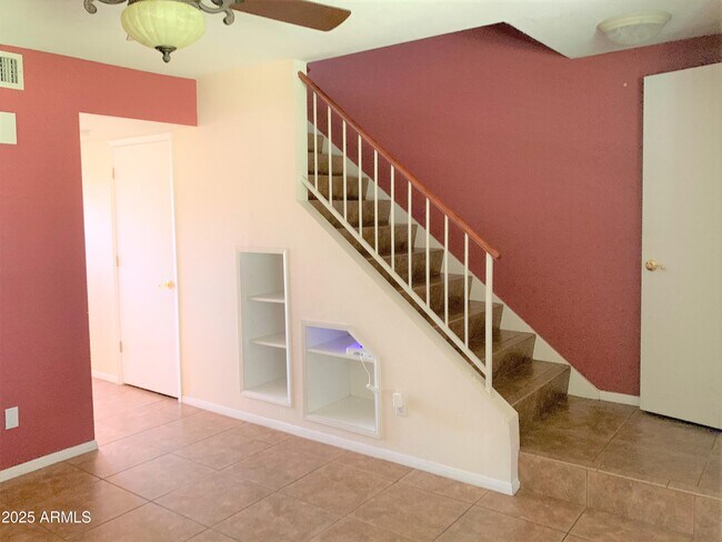 Foto del edificio - 933 E Lodge Dr