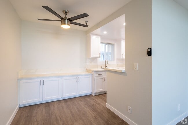 Interior Photo - 110 South Sweetzer Ave