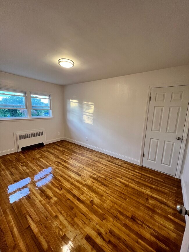 Building Photo - 375 Bernard Plz
