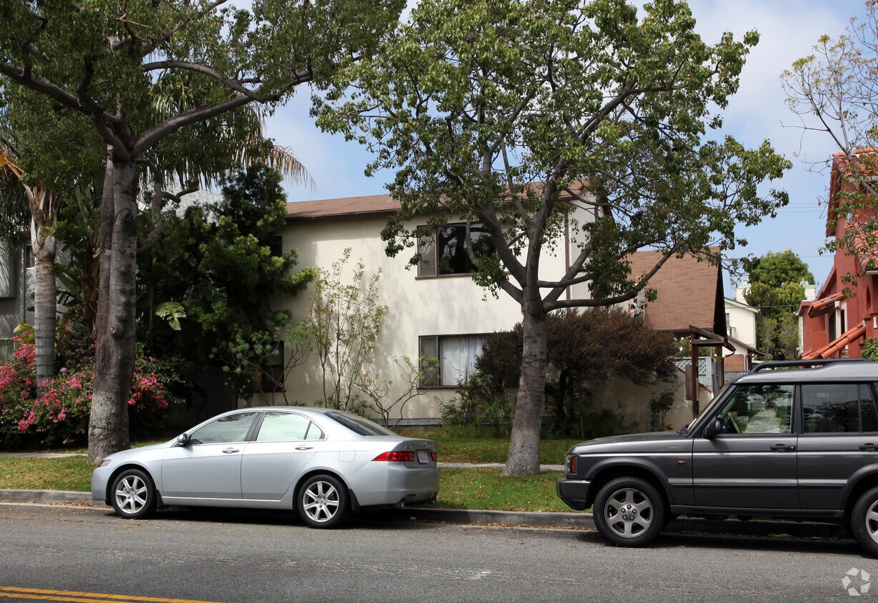 Foto principal - 5 Unit Apartment + 1 Nonconf.